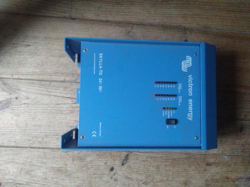 Victron Skylla acculader