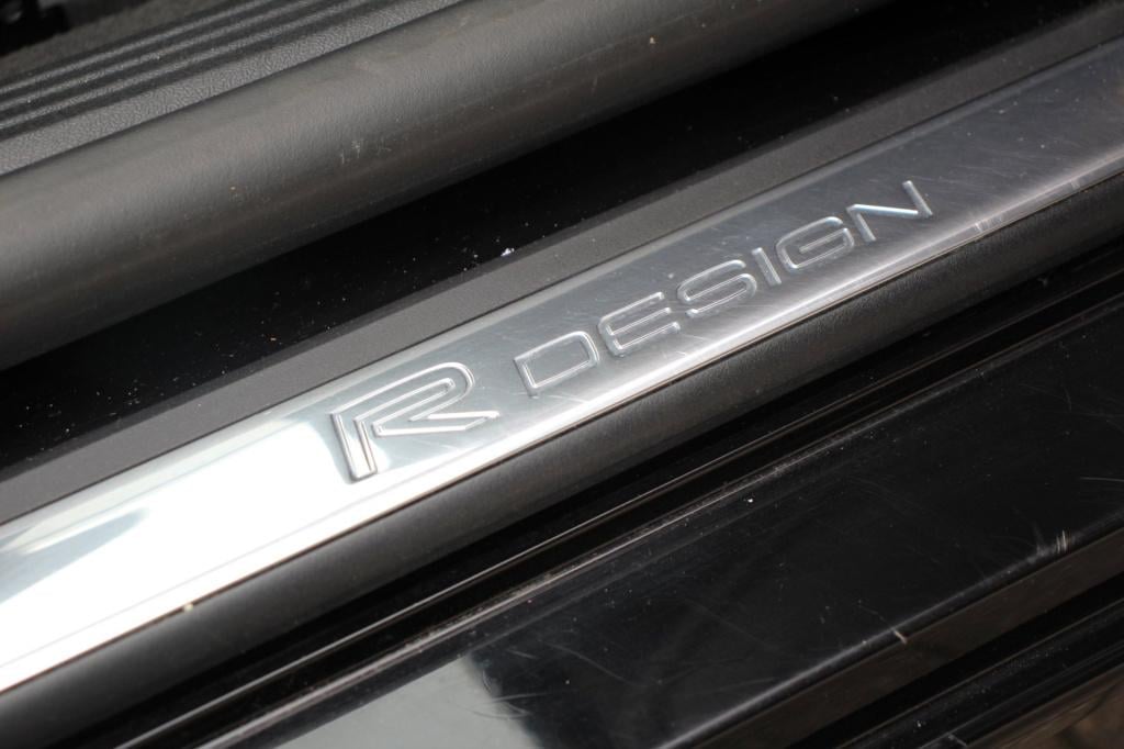 Volvo V40 1.5 t2 r-design automaat - leder/alcantara - led - navi - pdc + c