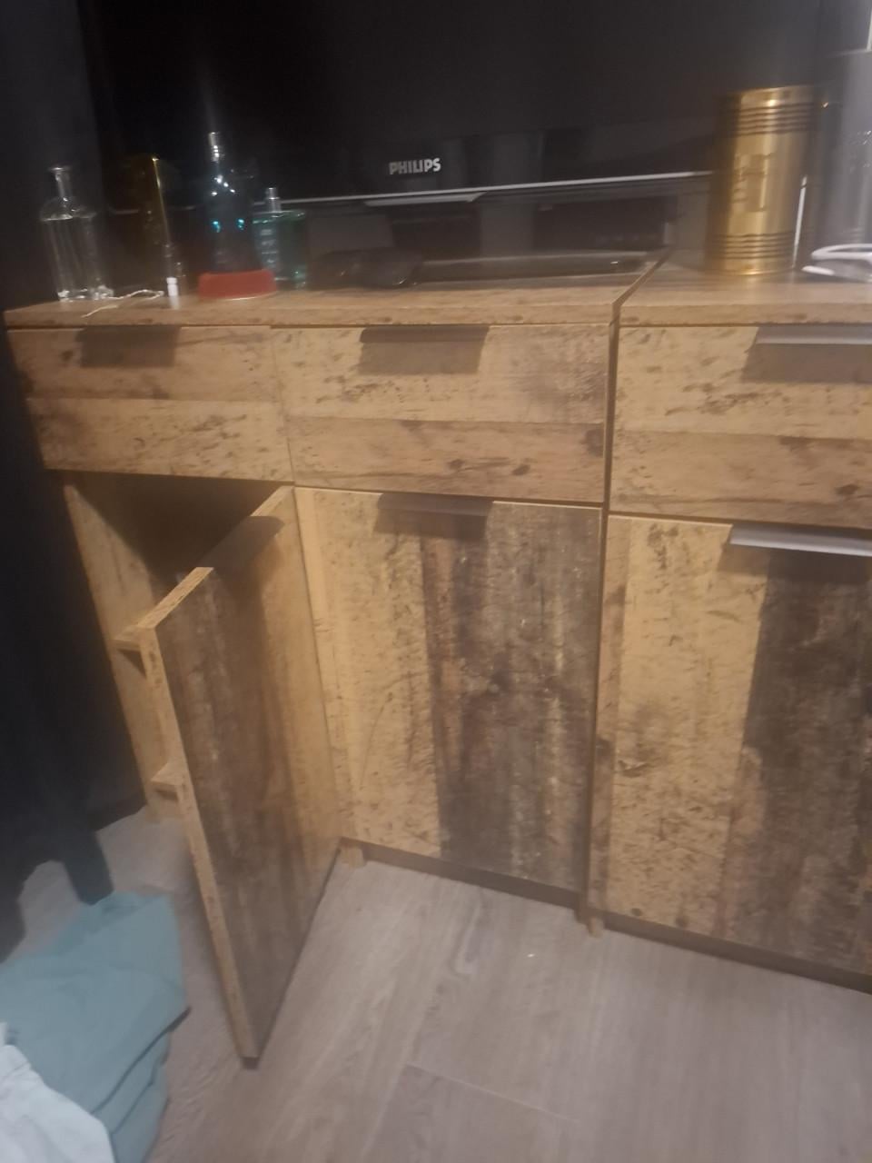 4 losse kasten of als 1 dressoir te zetten en los kastje nog geen jaar oud