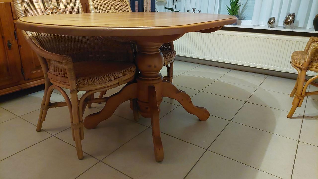 Grenenhouten eettafel