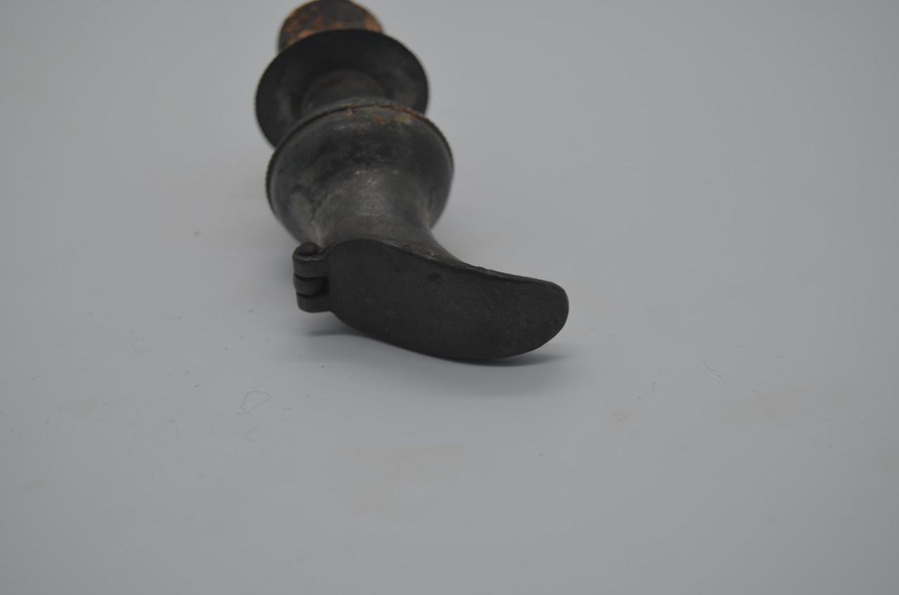 Oude tinnen schenktuit