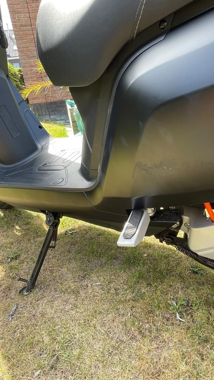 Twee electrische scooters IVA E-go S3 en S5