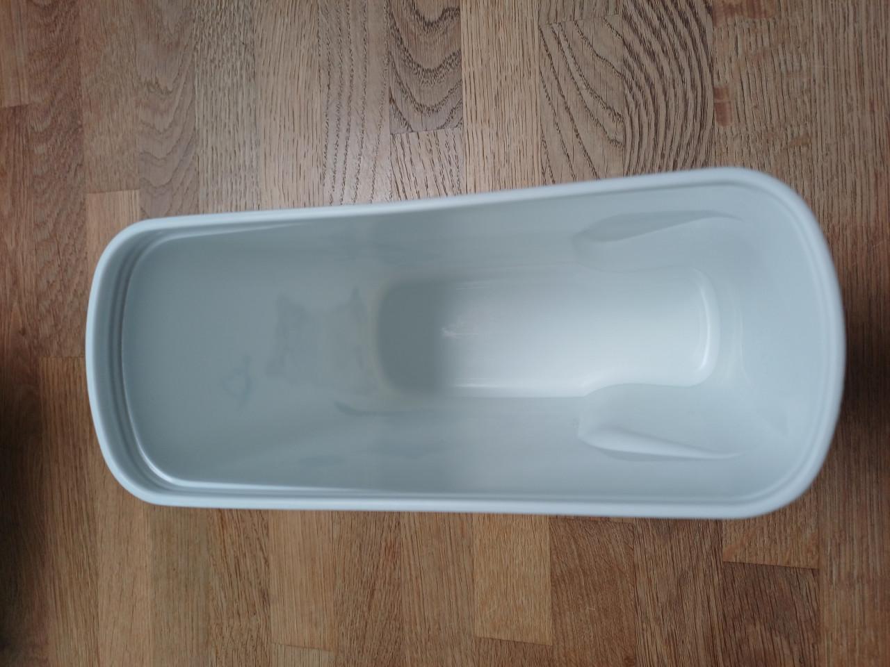 Praktische Curver voerton voor kattenbrokjes (2 liter)