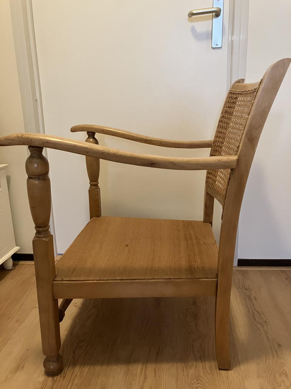 Mooi antiek ARMSTOELTJE