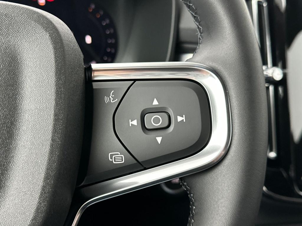 Volvo XC40 b4 plus black edition
