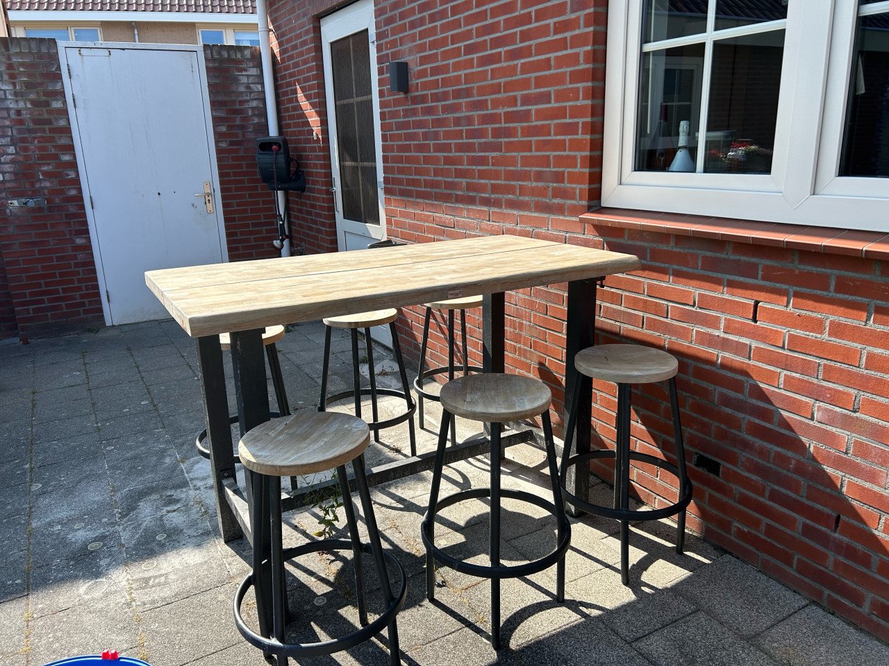 Bartafel met krukken