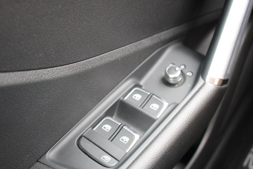 Audi Q2 1.4 tfsi sport - leder - pano - led v&a - trekhaak - navi - audi co