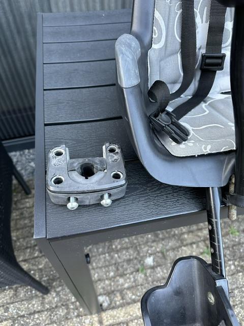 Bobike kinderzitje aan het stuur