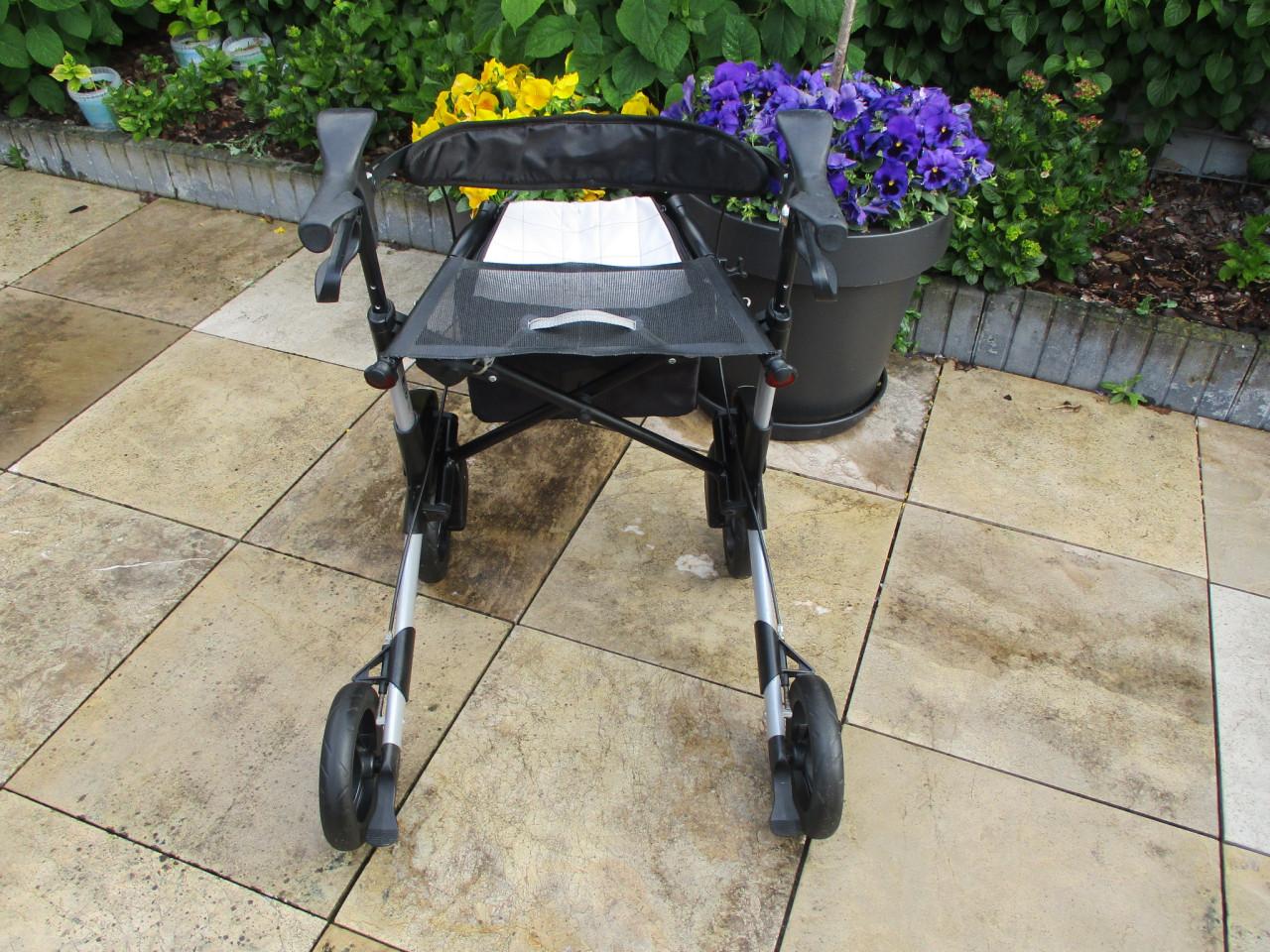 Zgan Topro Troja 2G lichtgewicht rollator met zitje grote tas en rugsteun