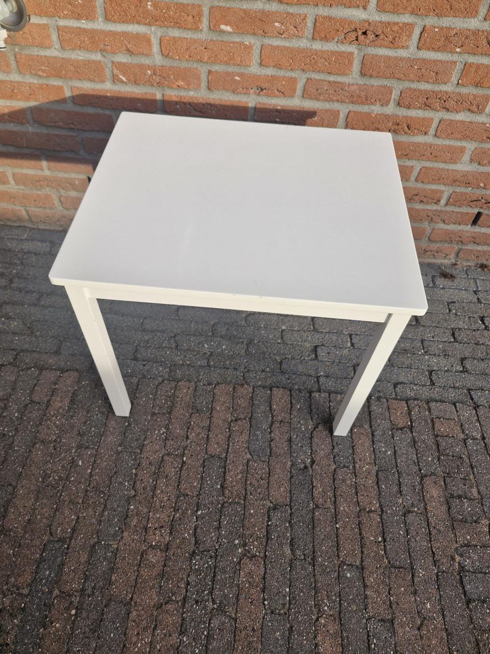 Diversen. Kinderkapstok, lamp, opbergmand, Wandmeubel, tafeltje