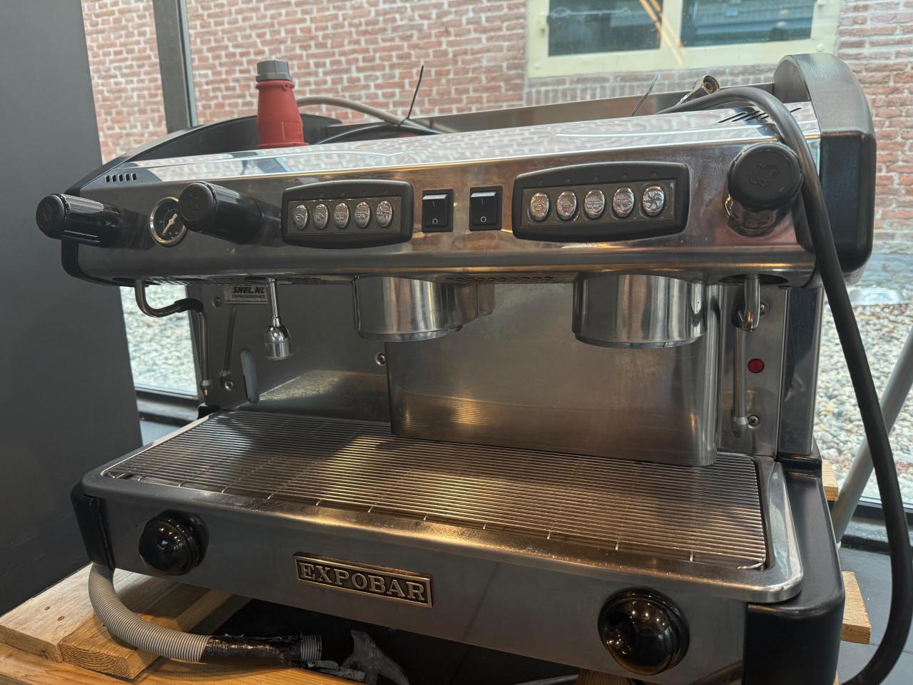 Italiaanse piston espressomachine van het merk Expobar