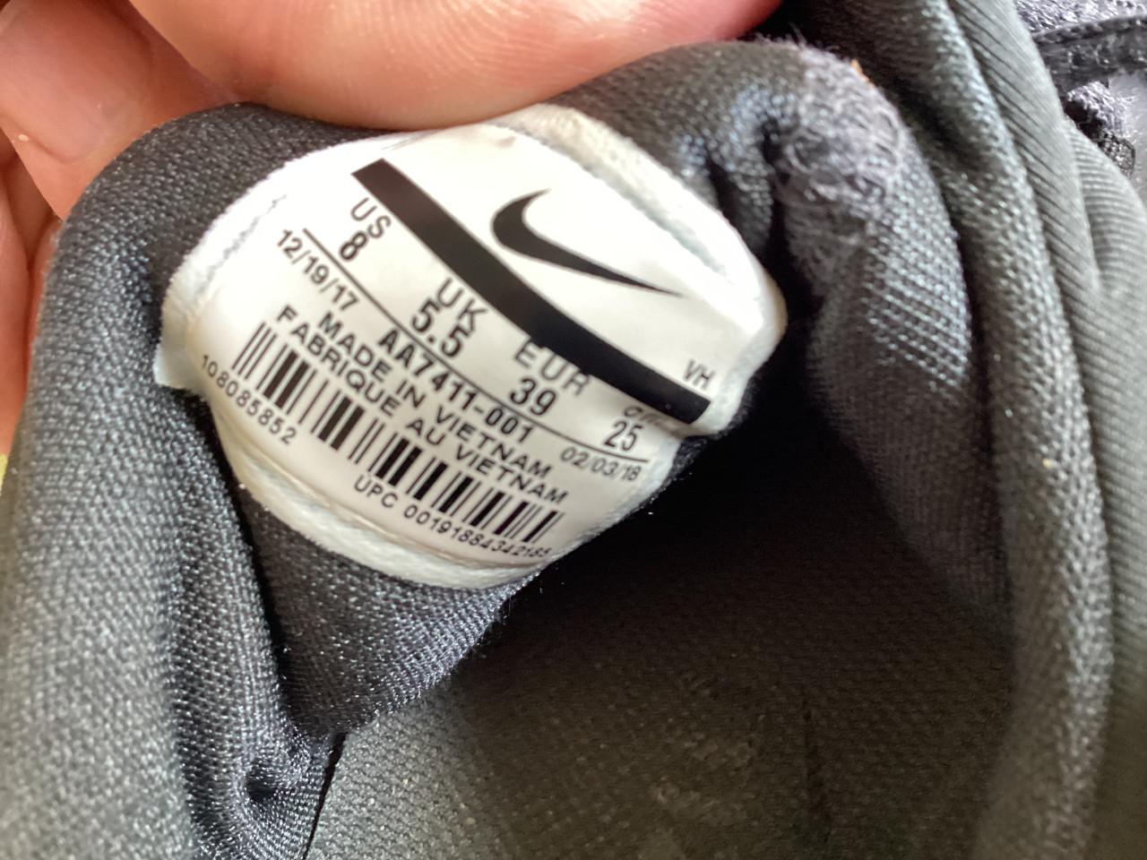 NIKE