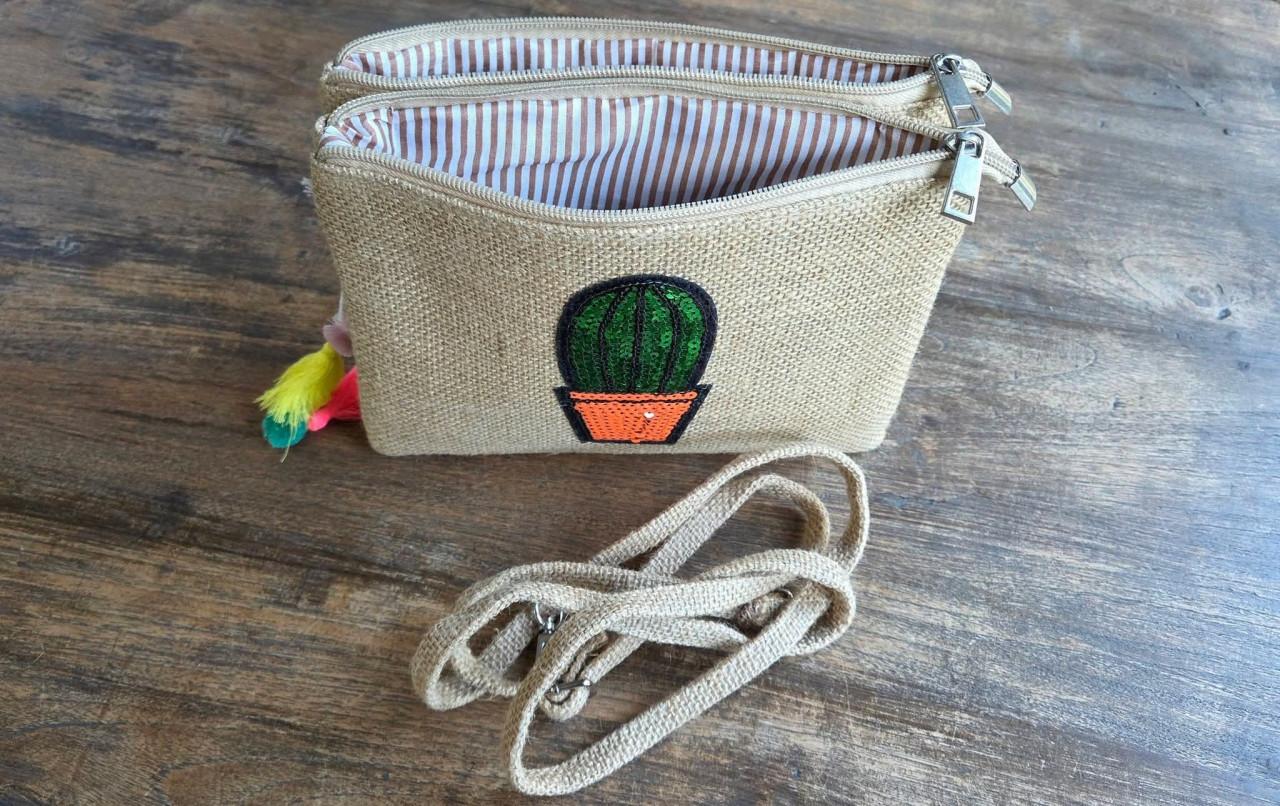 🥰 Leuke Schoudertas / crossbody tas van jute met 2 gevoerde vakken