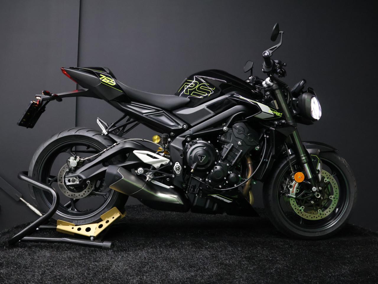 STREET TRIPLE RS | Phantom Black