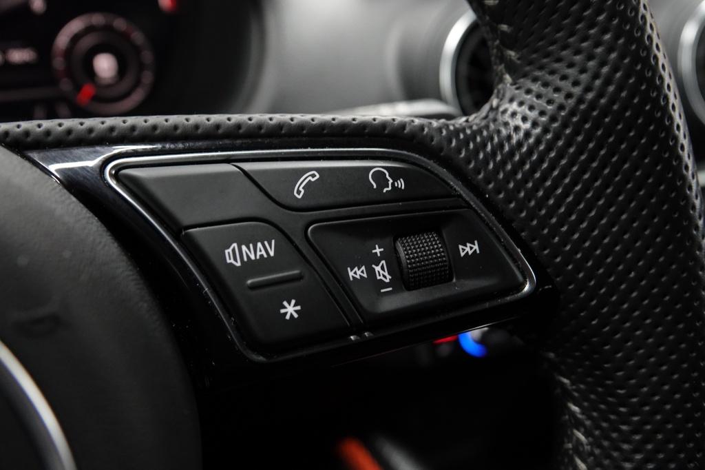 Audi Q2 1.5 tfsi | acc | pdc | carplay | s-line |