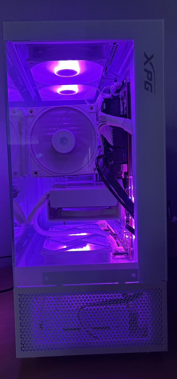 Gaming PC Ryzen 7 9700X | RX 7800 XT