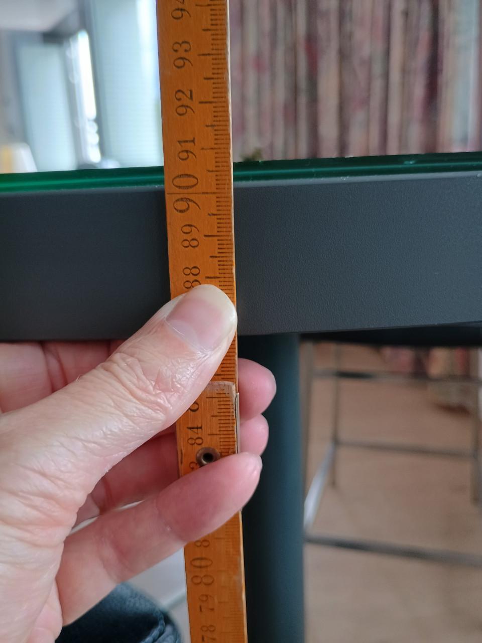 Tafel met 4 krukken