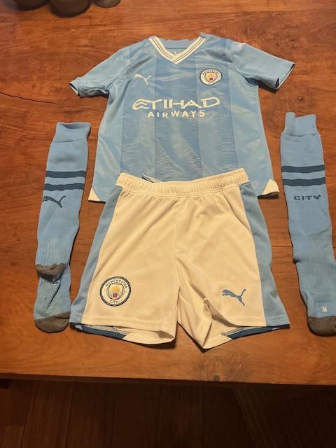 Voetbal tenues setjes, maat 128