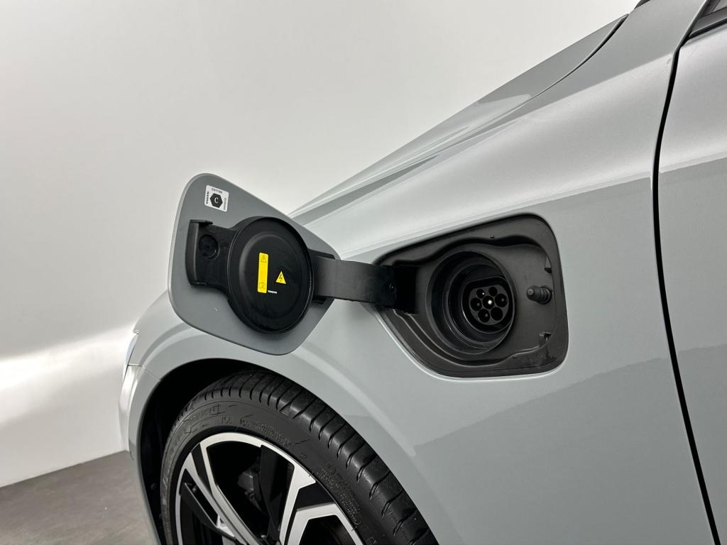 Volvo V60 t8 455pk recharge ultra dark| panodak| 360camera| stylingpack| a