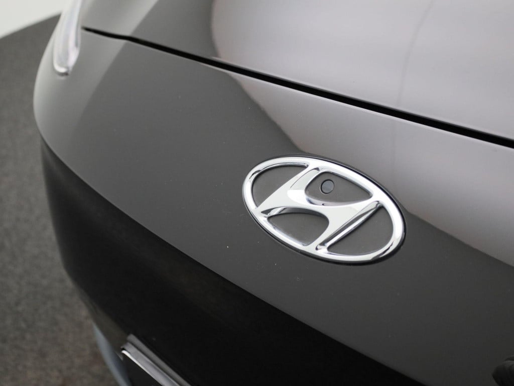 Hyundai Kona ev fashion 39 kwh | navi | camera | lmv | pdc | climate