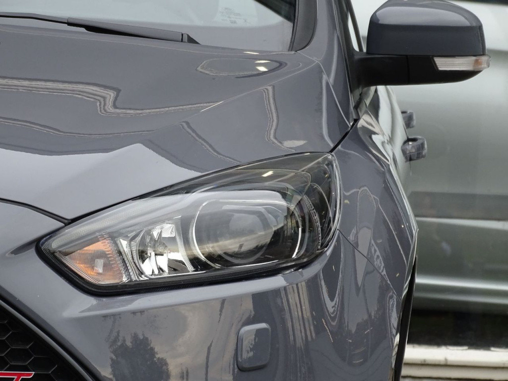 Ford Focus wagon 2.0 st-3 250pk | camera | recaro | 19"