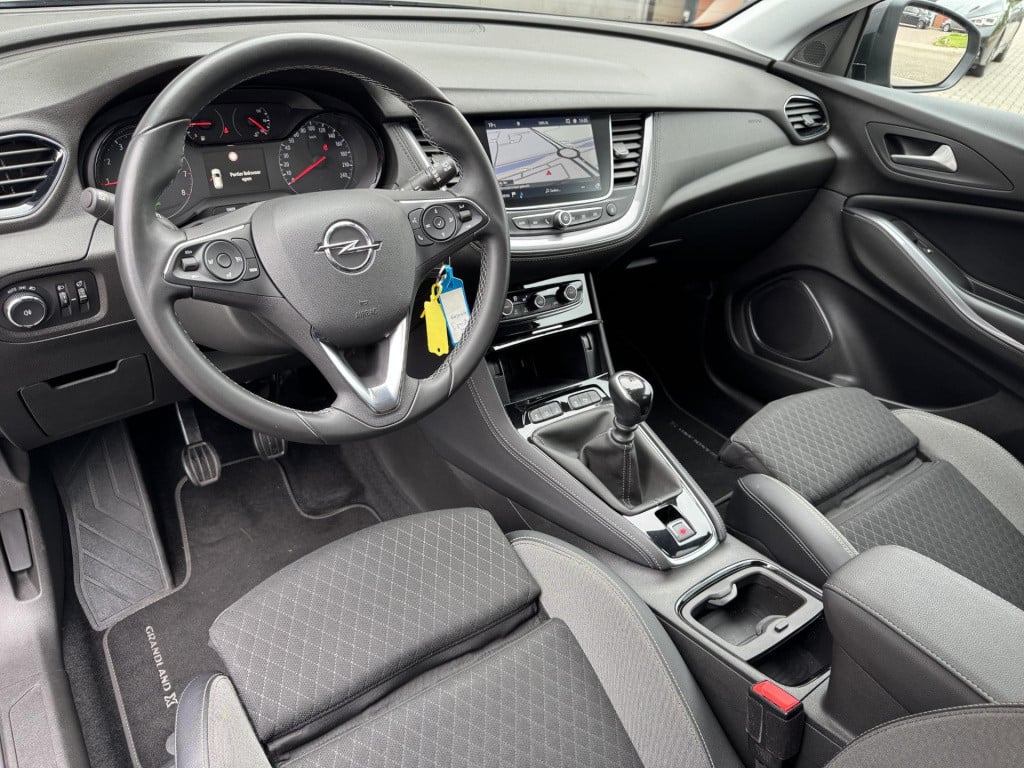Opel Grandland X 1.2 turbo business + | trekhaak | navigatie | camera | app