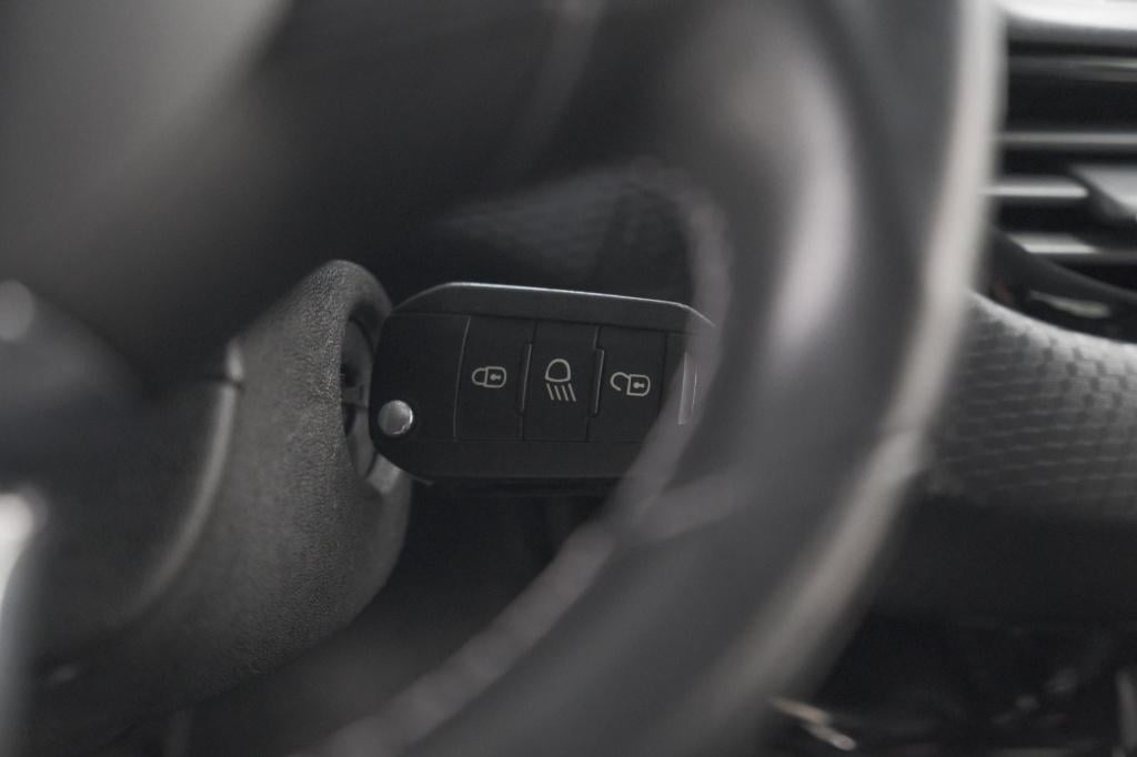 Peugeot 2008 puretech 110 allure | trekhaak | parkeersensoren | navigatie