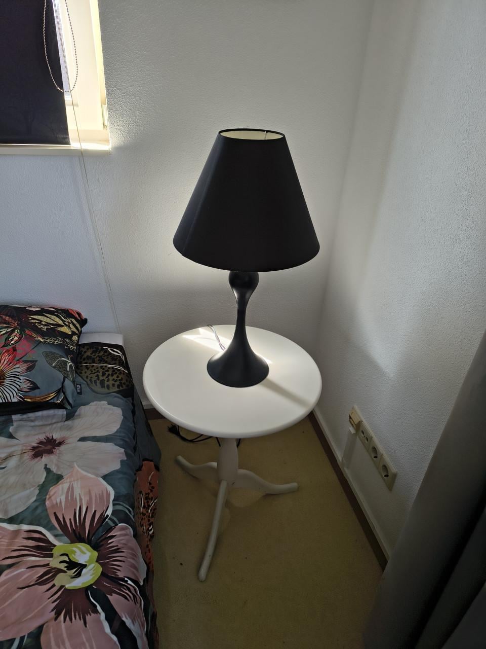 Bijzettafeltjes met schemerlampen