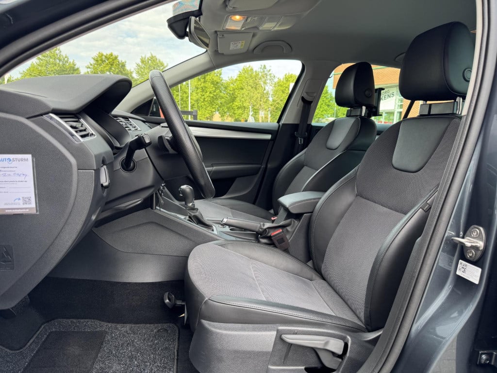 Skoda Octavia 1.5 tsi greentech business edition upgrade automaat | navigat