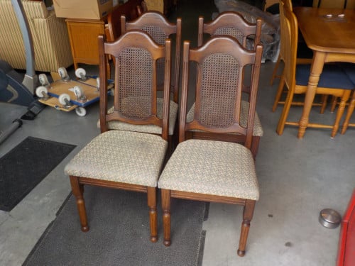 4 zeer mooie kwaliteit stevige stoelen mooi model