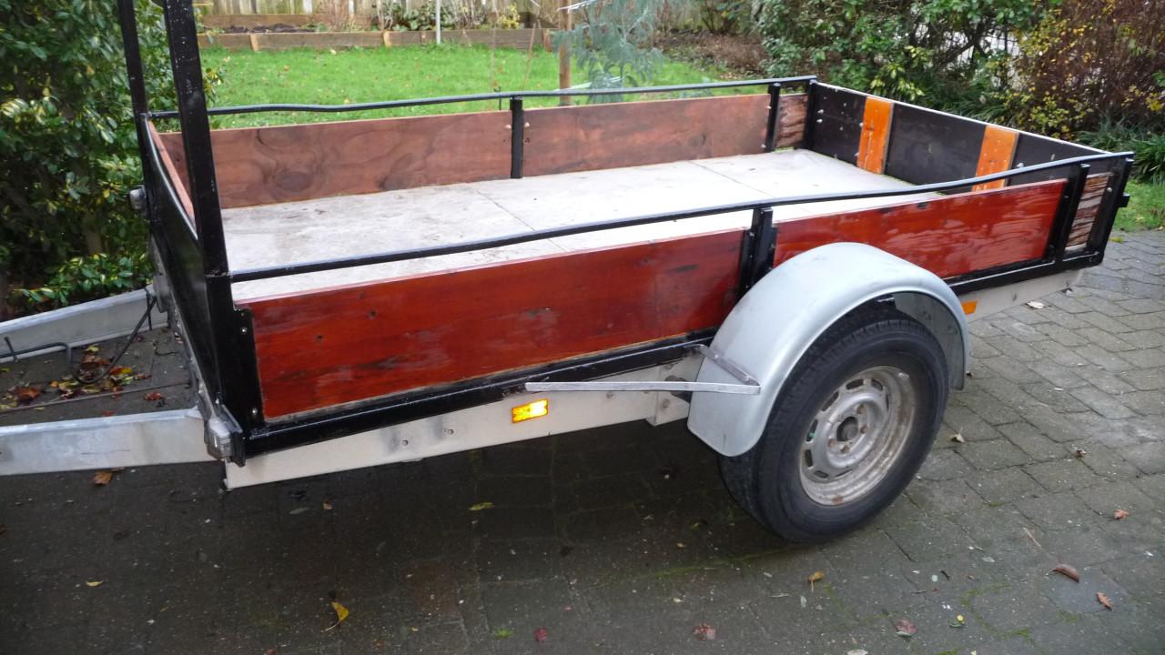 TE KOOP GROTE ENKELASSER aanhanger 750 KG dus voor gewoon rijbewijs