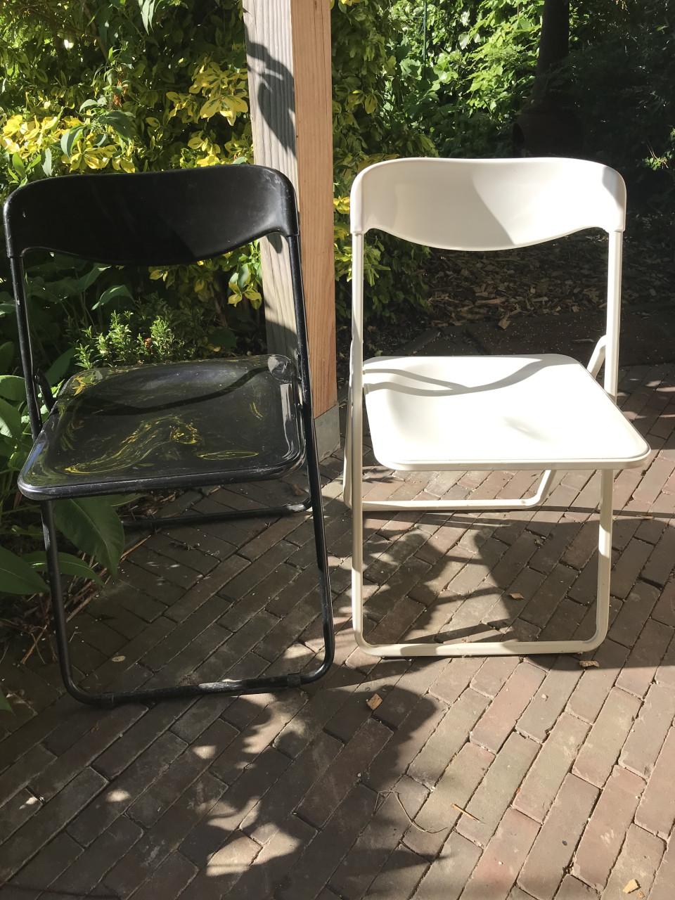 2 klapstoelen kunststof