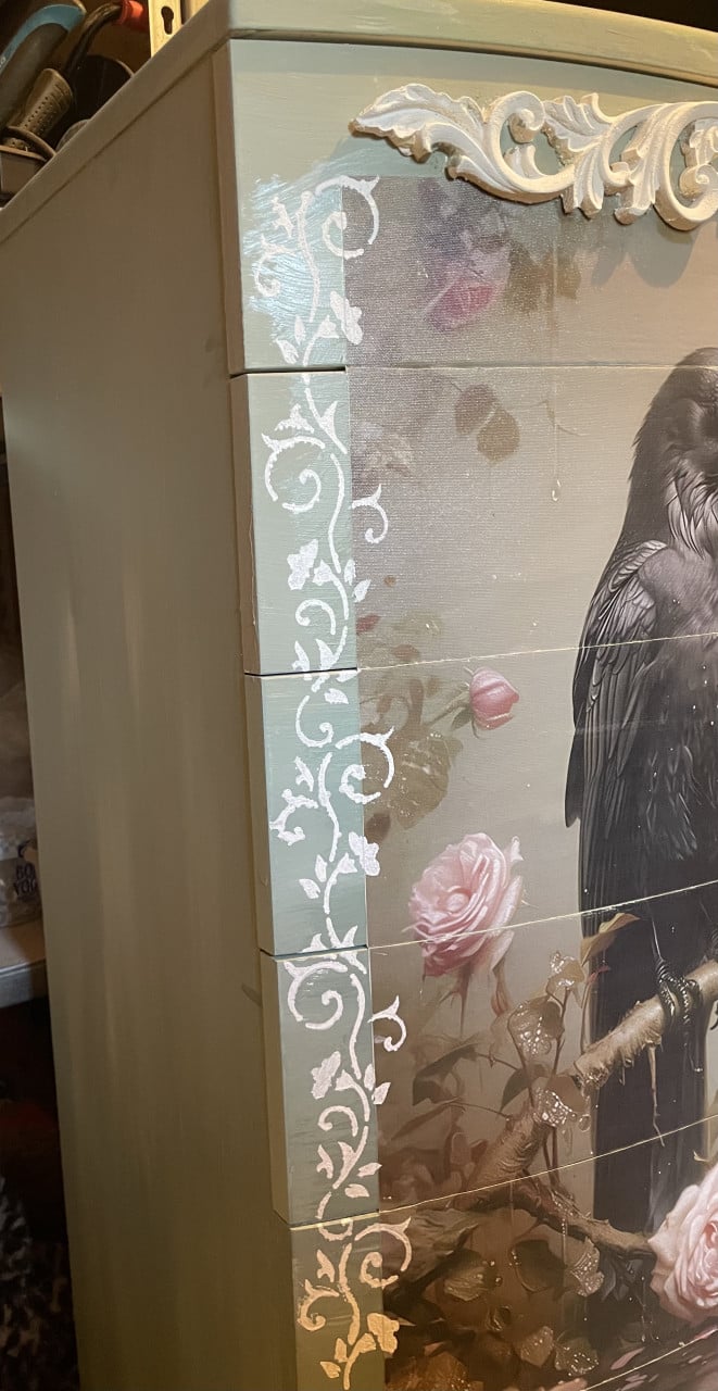 Uniek ladekastje-eyecatcher met romantisch ravenontwerp