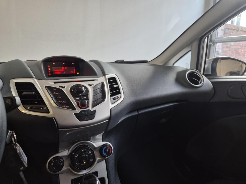 Ford Fiesta 1.4 titanium / automaat / origineel nl