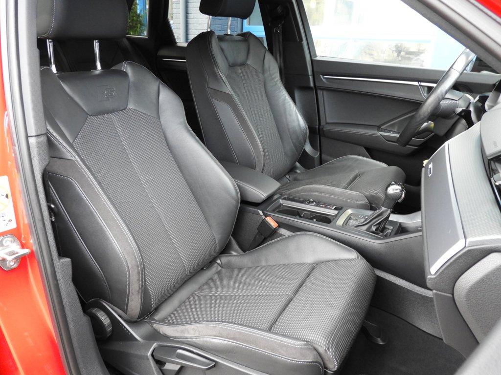 Audi Q3 35 tfsi s-line black optic nap trekhaak