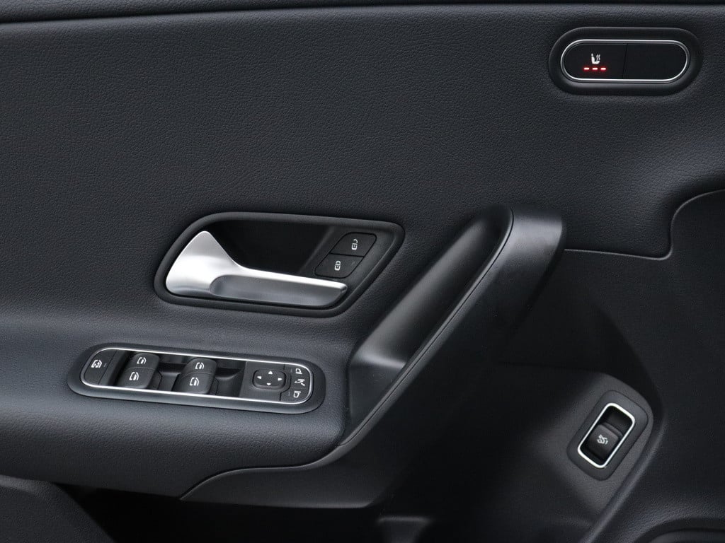 Mercedes-Benz Cla 180 star edition | dodehoekassistent | keyless go | parke