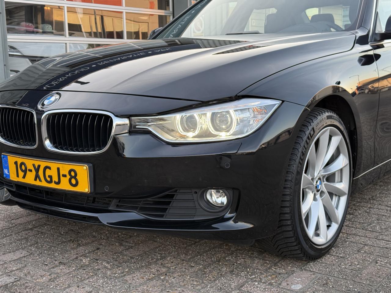 BMW 3-serie - 320i High Executive