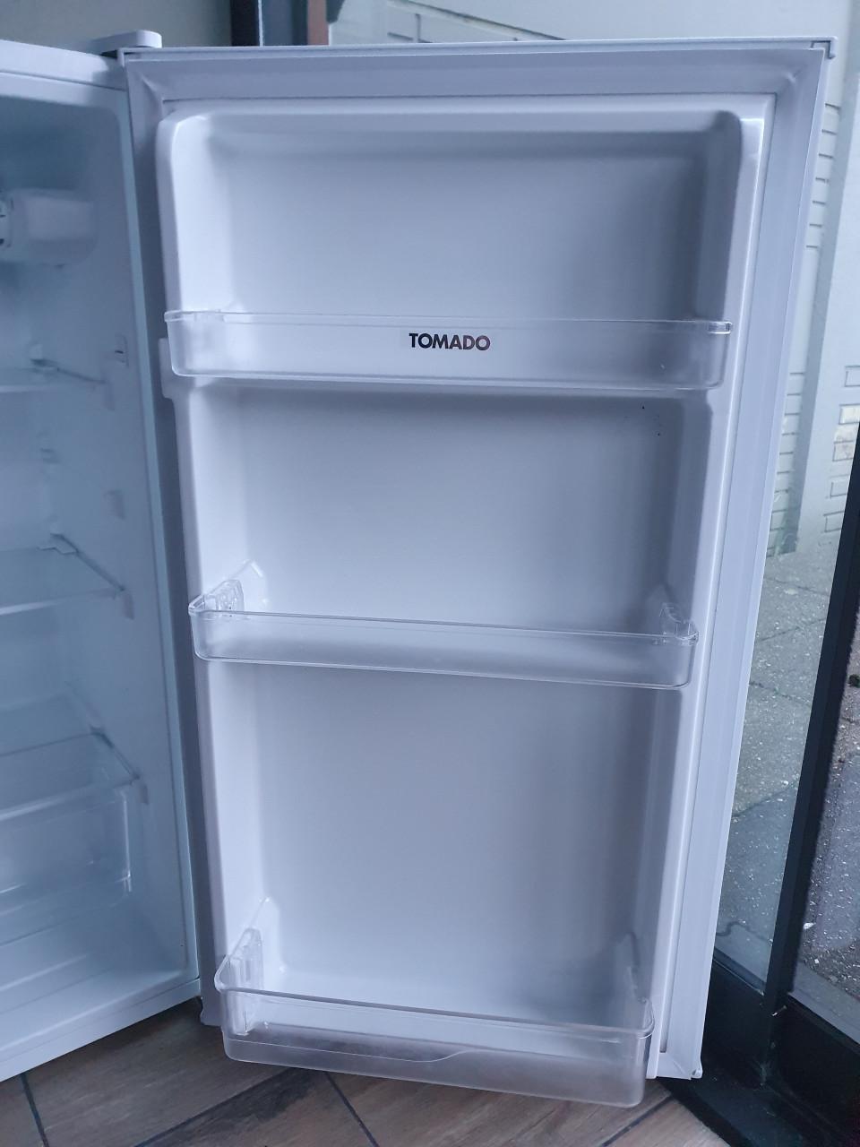 Bijna nieuwe kleine koelkast met deukje