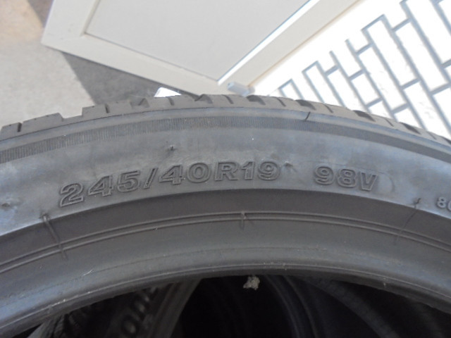 Set Bridgestone banden 245 / 40 R19 voor € 220