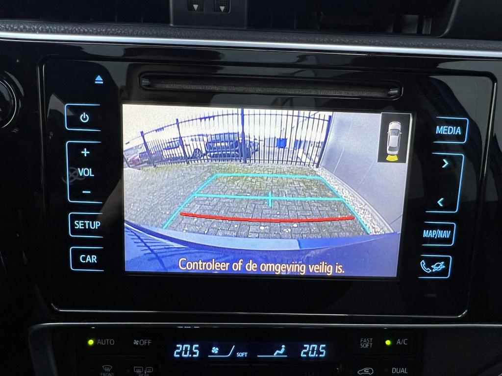 Toyota Auris 1.8 hybrid bus. pro