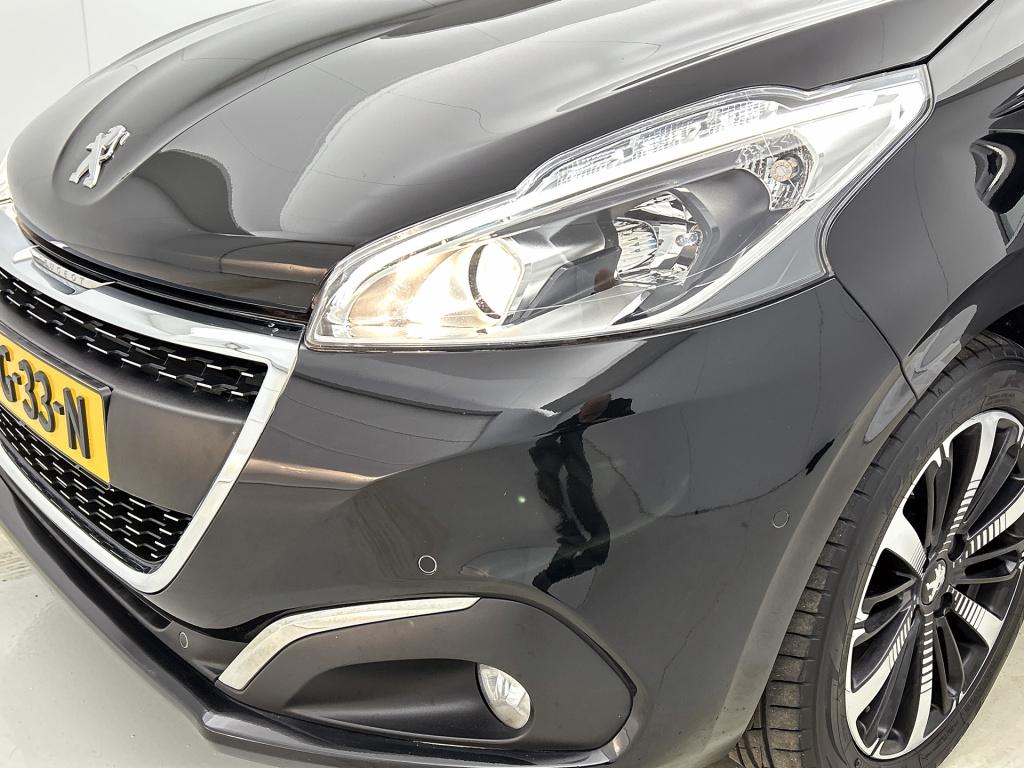 Peugeot 208 110pk tech edition | rijklaar | trekhaak | camera achter | navi