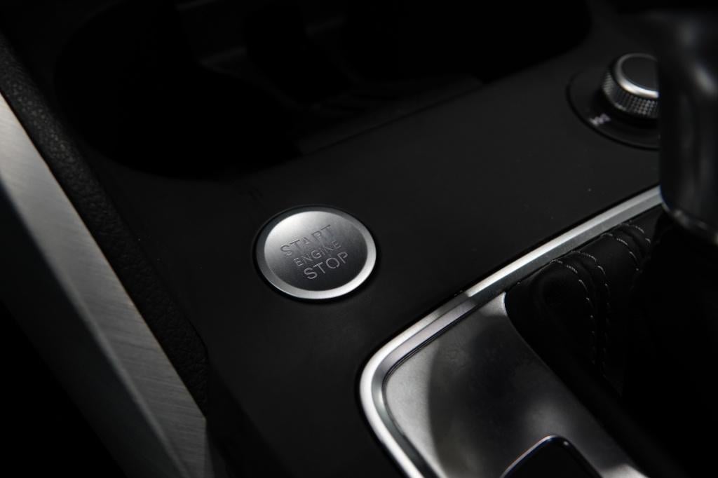 Audi Q2 40 tfsi | s line | pano | pdc | cruise |