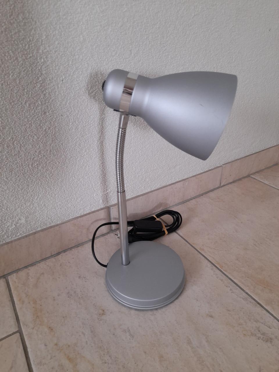 Bureau lamp ( z.g.a.n.) werkt naar behoren!