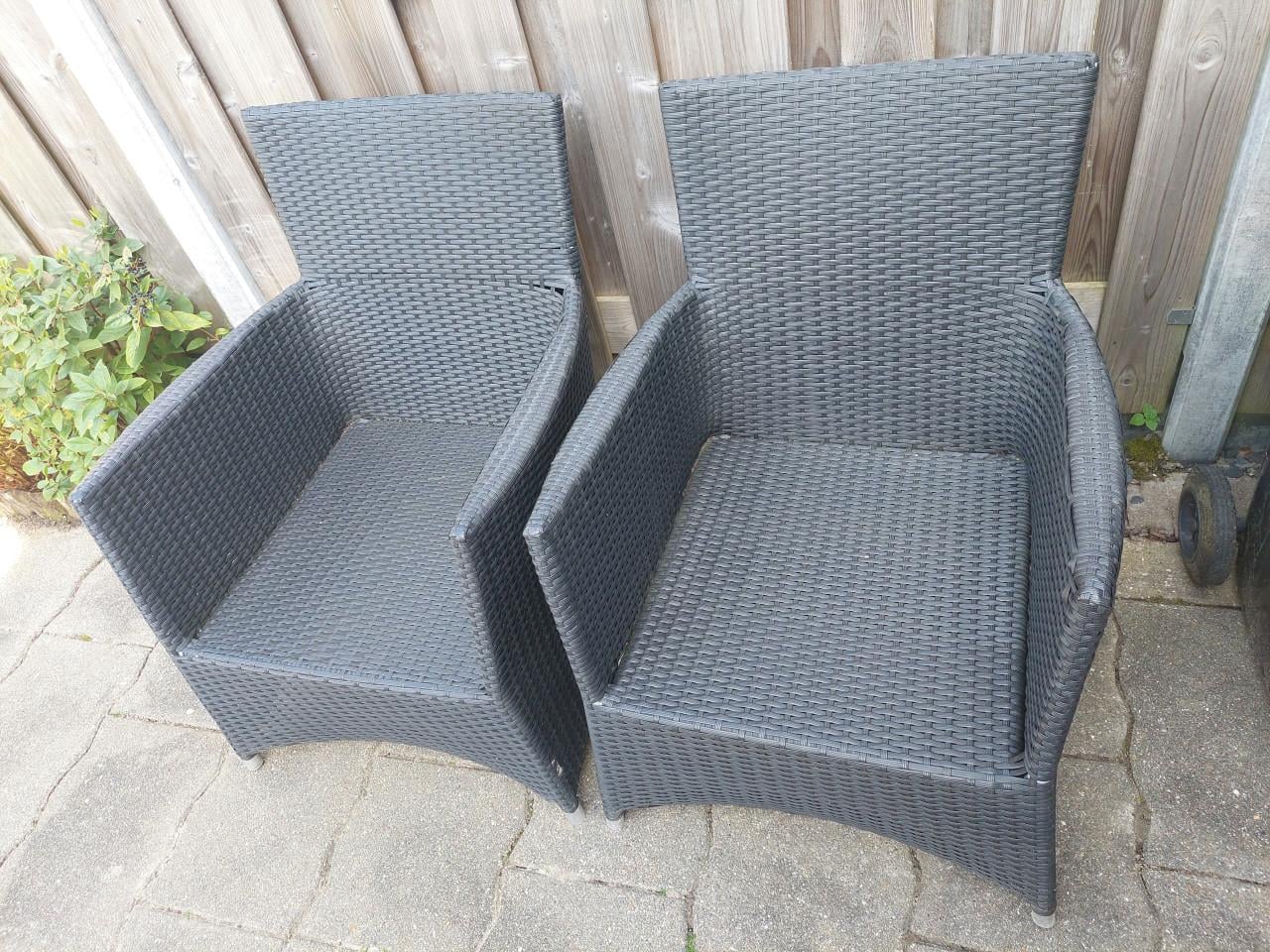 2 tuinstoelen in prima staat