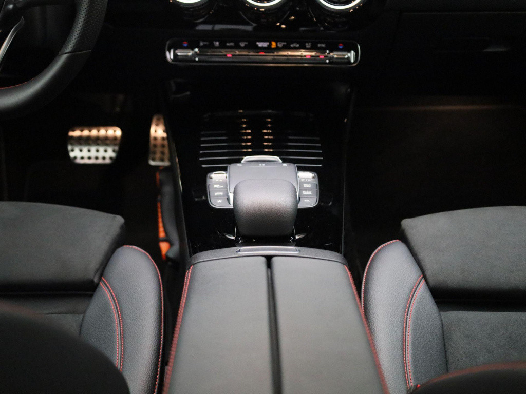Mercedes-Benz A-Klasse 180 advantage | automaat | virtual cockpit | camera 