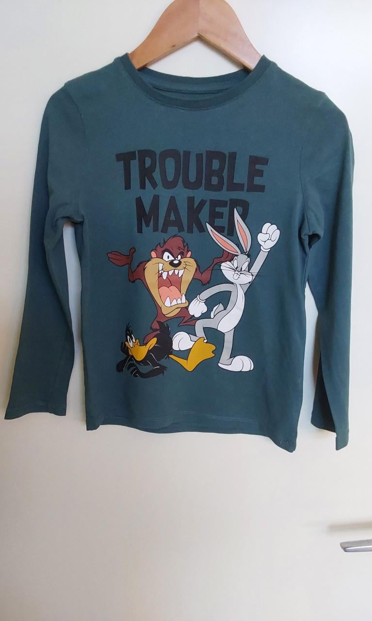 Longsleeve van het merk C&A in maat 122 met de Looney Tunes erop.