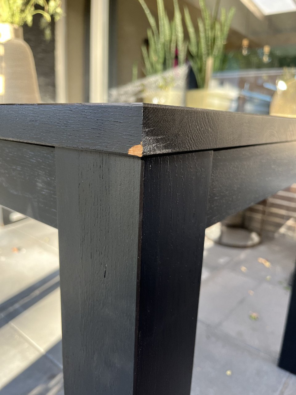Zwarte eettafel hout