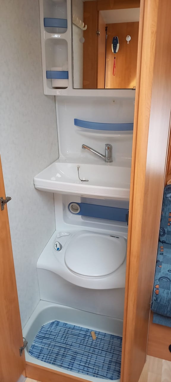 Caravan: Hobby 400 SF Excellent 2005 (incl. voortent en inboedel)