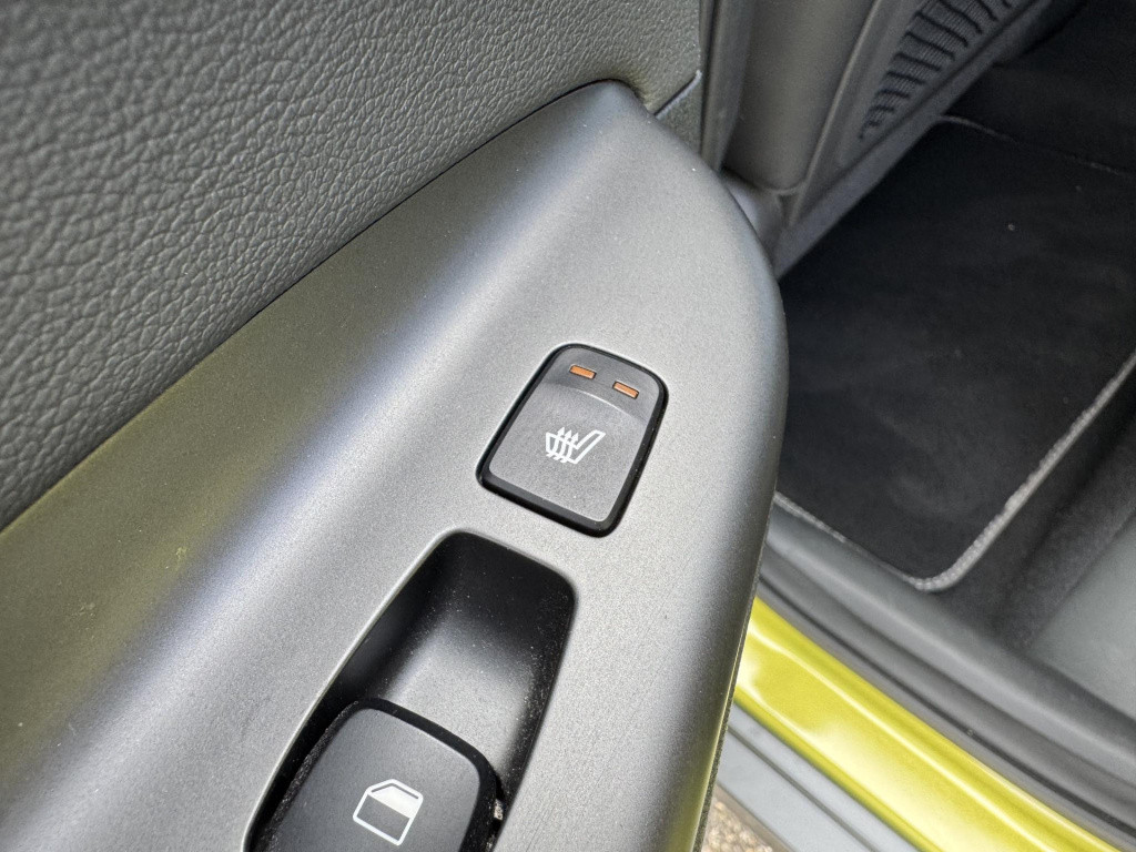 Hyundai Kona ev premium 64 kwh 3-fase lader | navigatie | stoelventilatie +