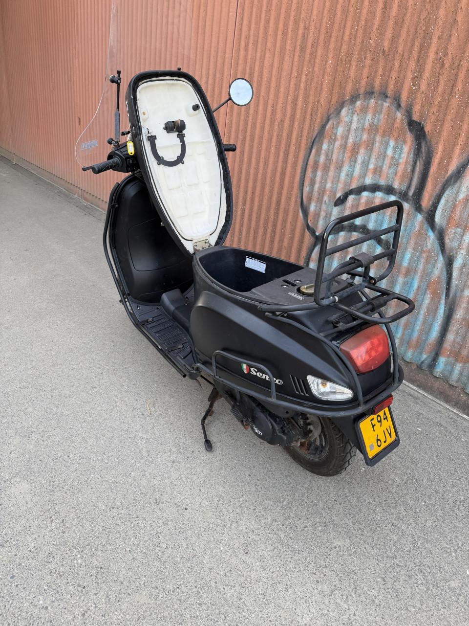 AGM VX50 scooter 45km/h 6600km met Windscherm Valbeugels